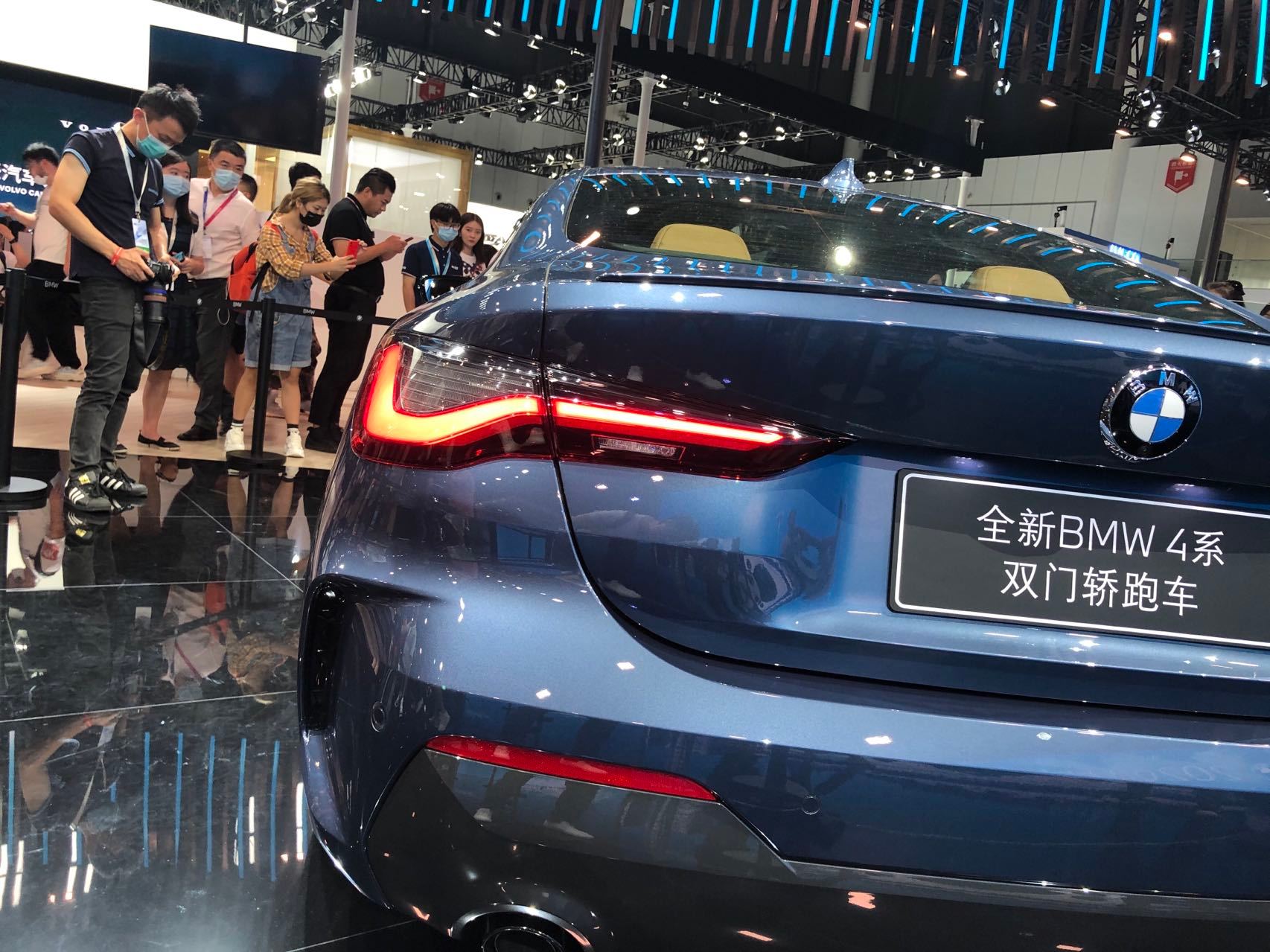 听说都在看宝马4系，小编从现场采集的高清大图奉上