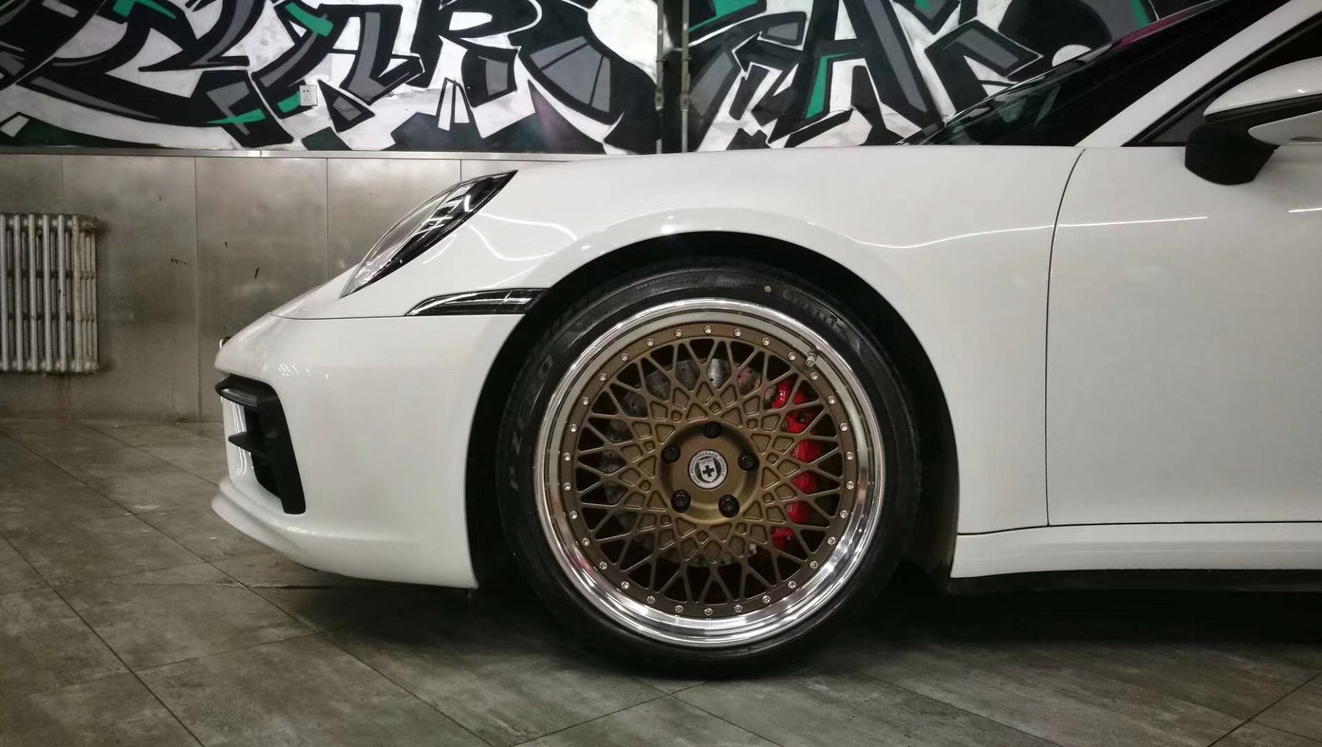 Porsche 992升级HRE VINTAGE 501，非一般的时尚潮流和复古风格