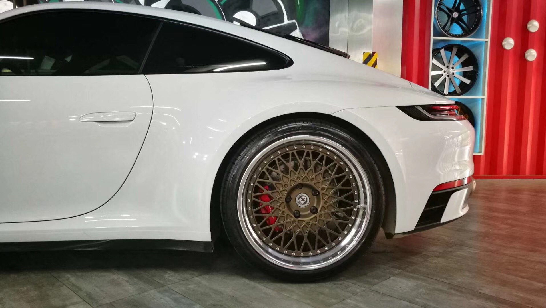 Porsche 992升级HRE VINTAGE 501，非一般的时尚潮流和复古风格