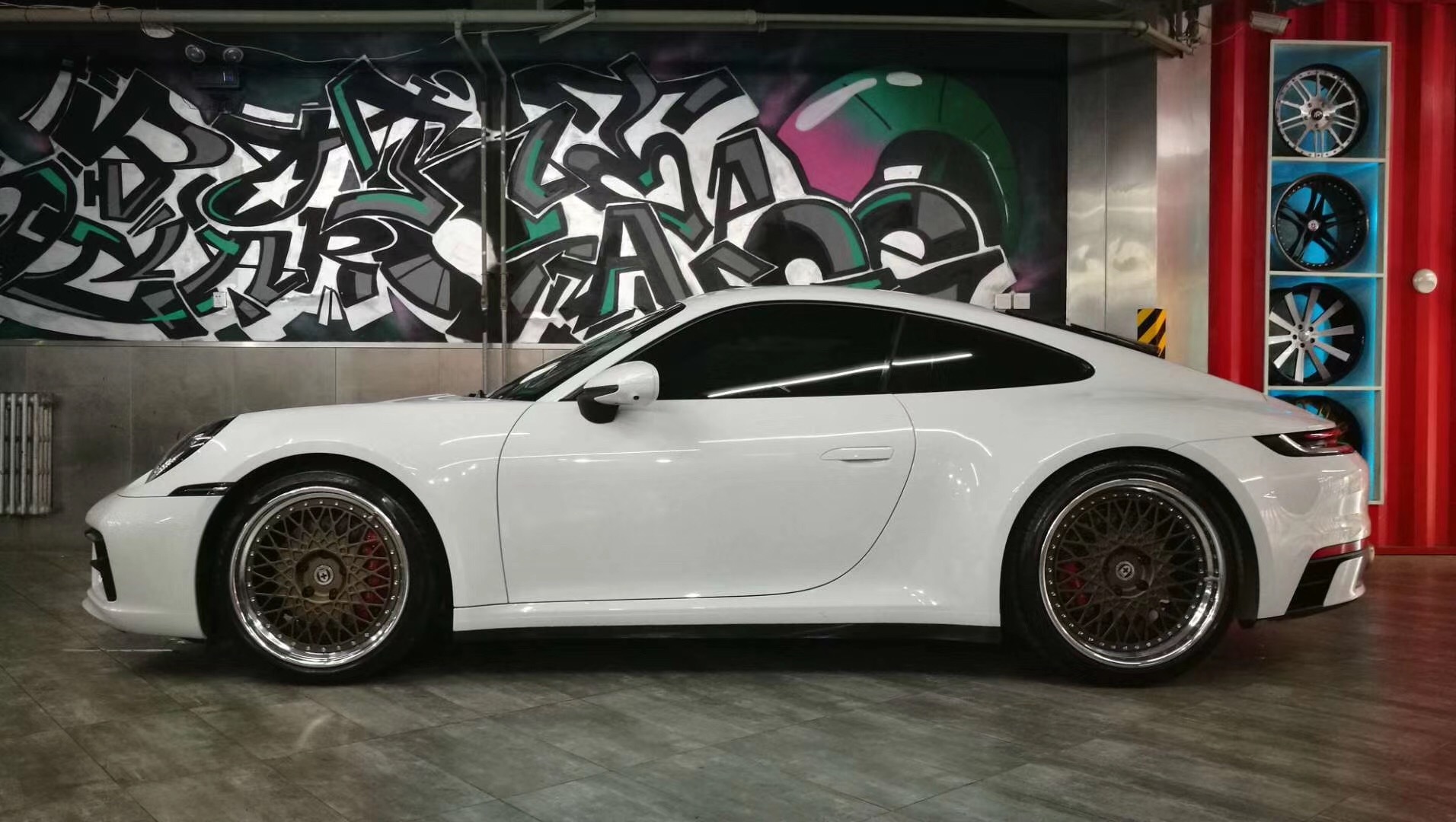 Porsche 992升级HRE VINTAGE 501，非一般的时尚潮流和复古风格