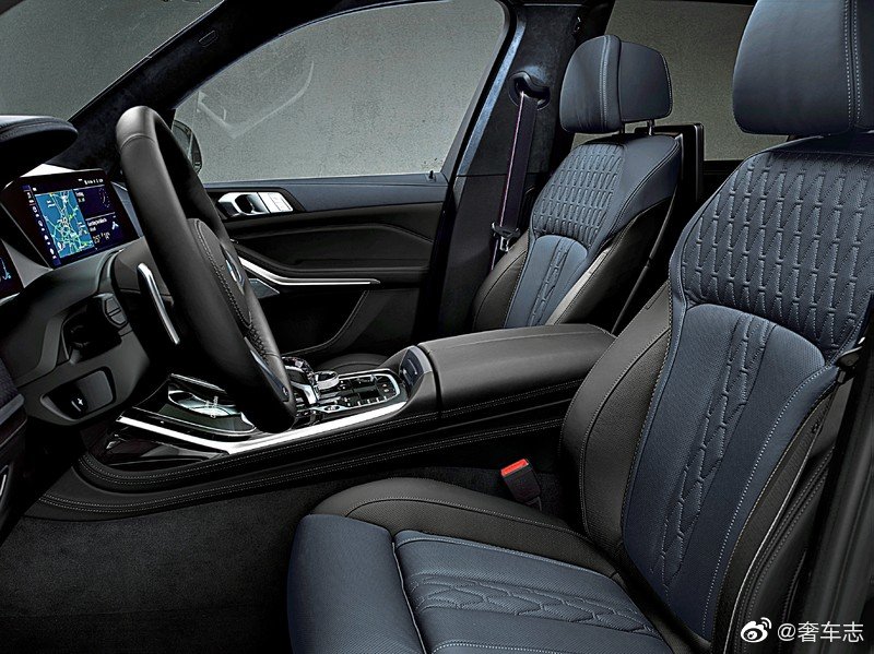 BMW X7 Dark Shadow Edition，限量500部的神秘黑暗阴影巨兽！