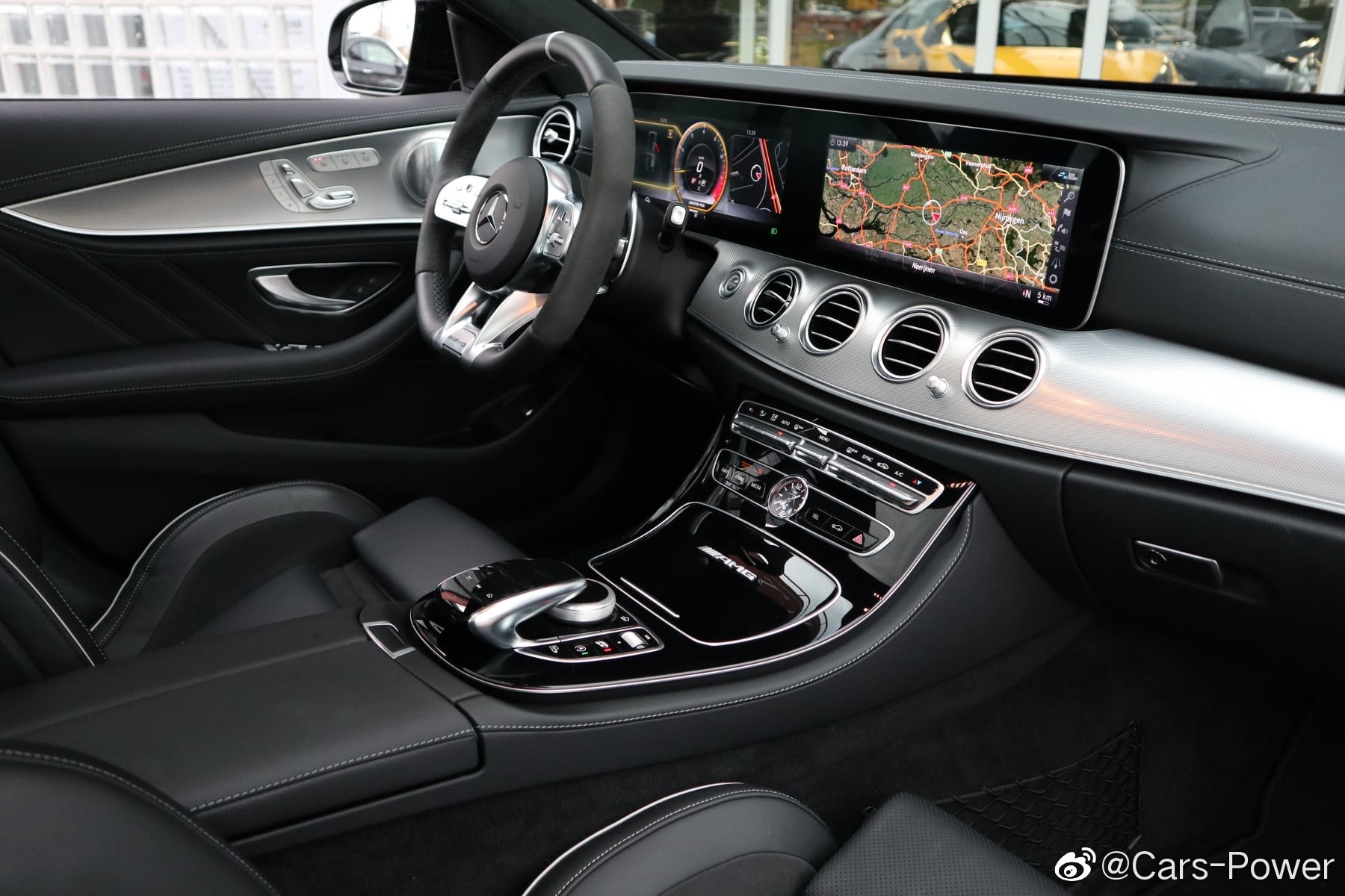 AMG E：战意十足的配色!