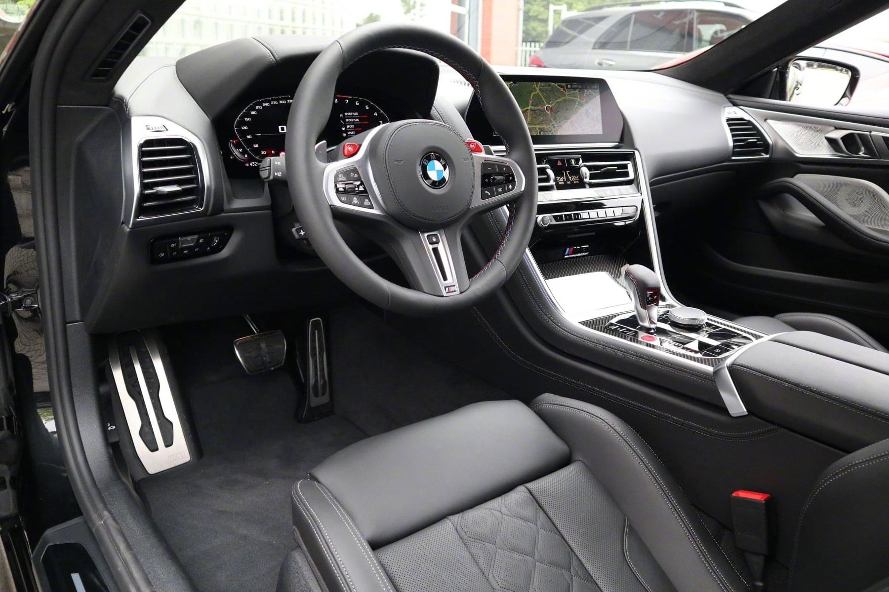 好看的汽车图片：宝马M8雷霆版是不是很帅