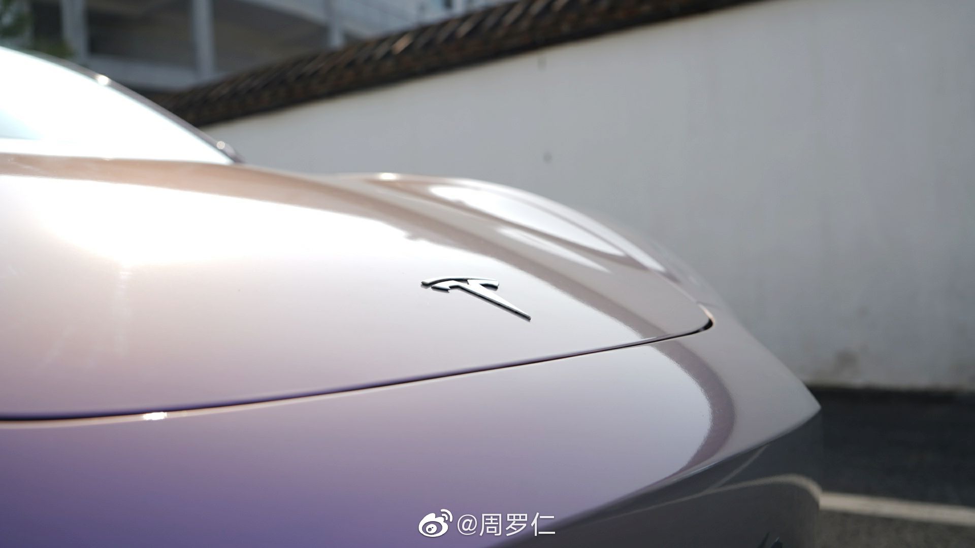 汽车美图大赏：特斯拉车身改色——梦幻灰