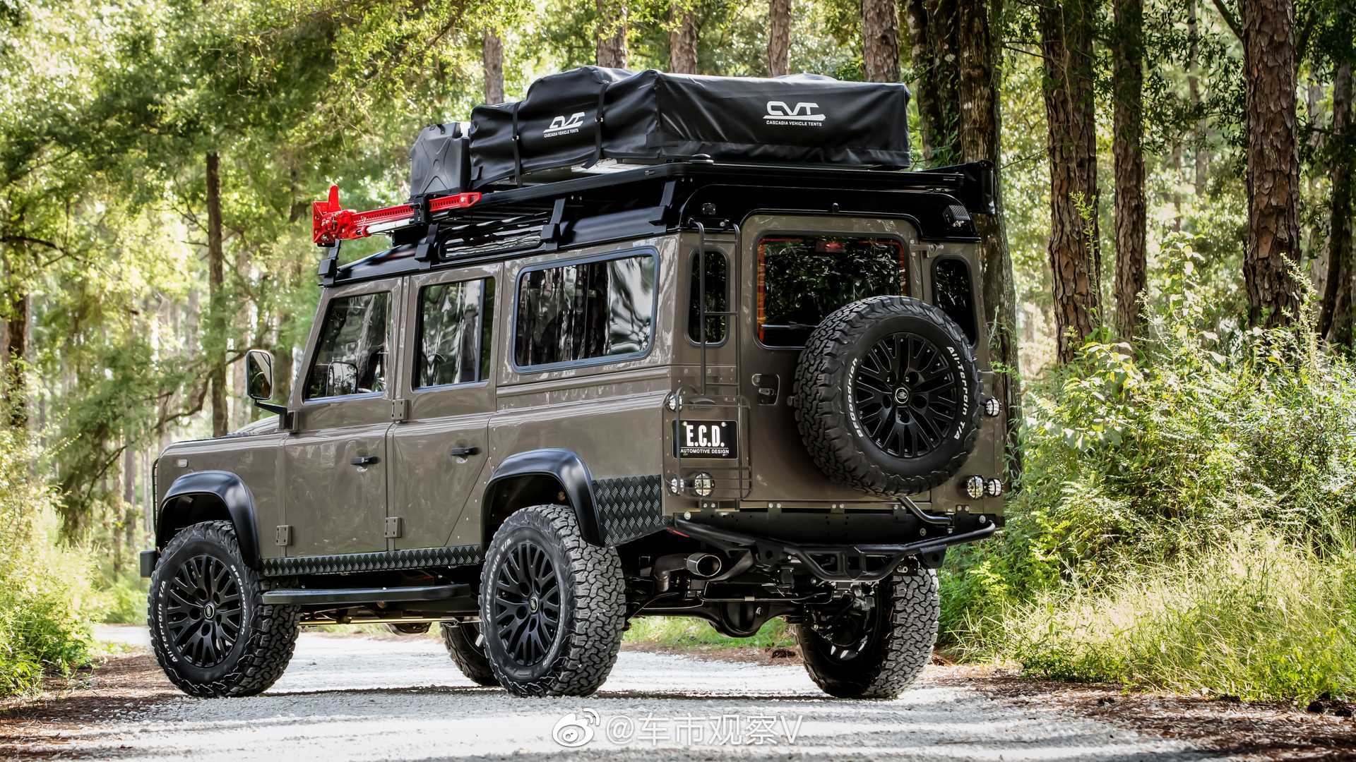 路虎卫士：距离公寓只有一个帐篷的距离。