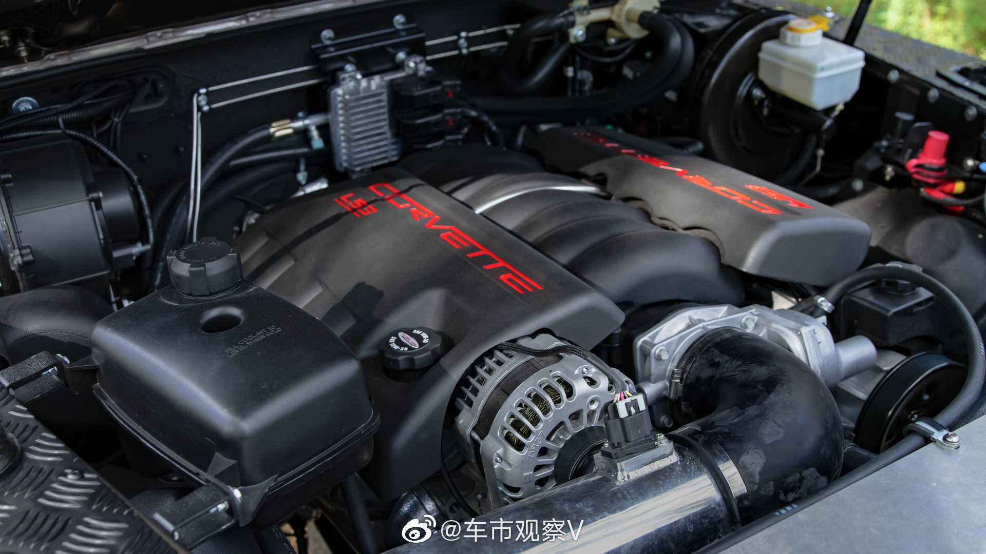 路虎卫士：距离公寓只有一个帐篷的距离。