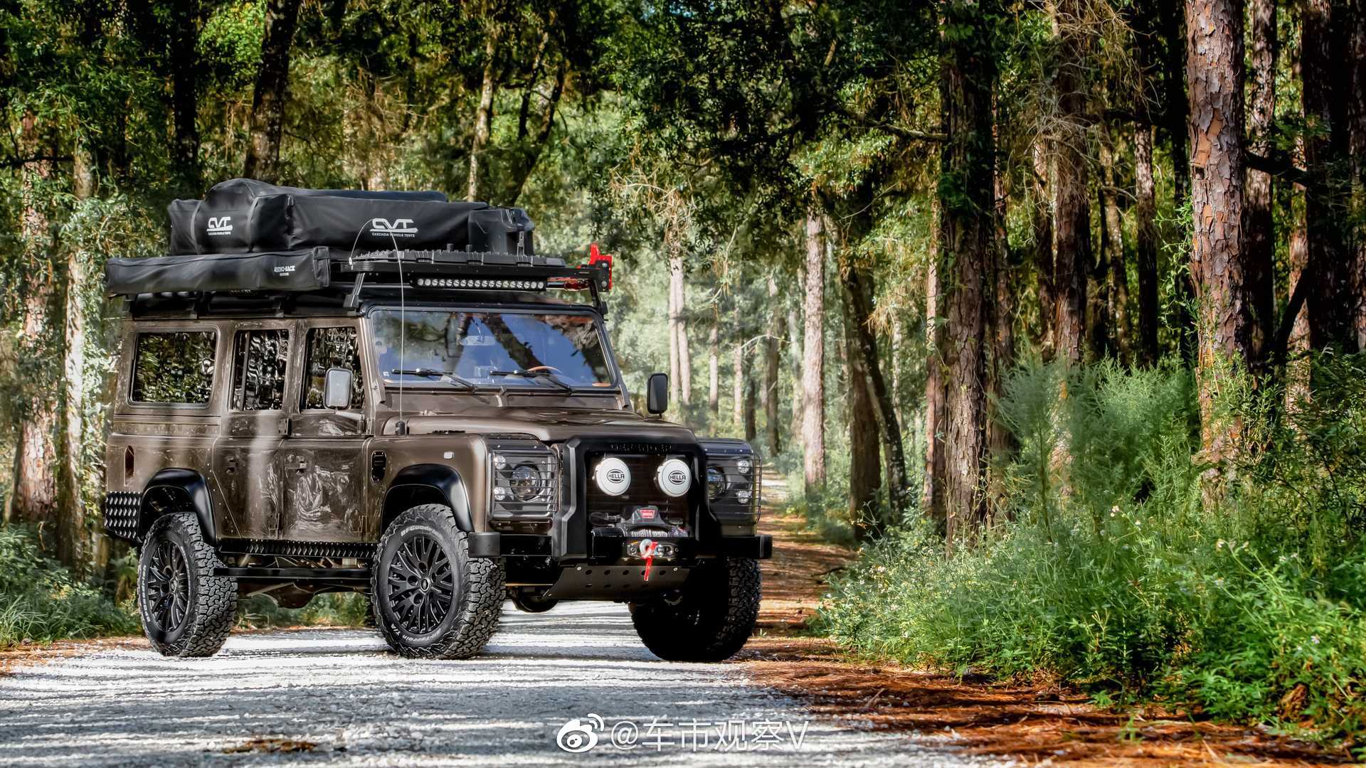 路虎卫士：距离公寓只有一个帐篷的距离。