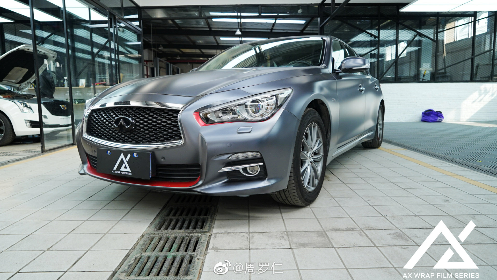 好看的汽车图片：英菲尼迪车身改色施工完毕