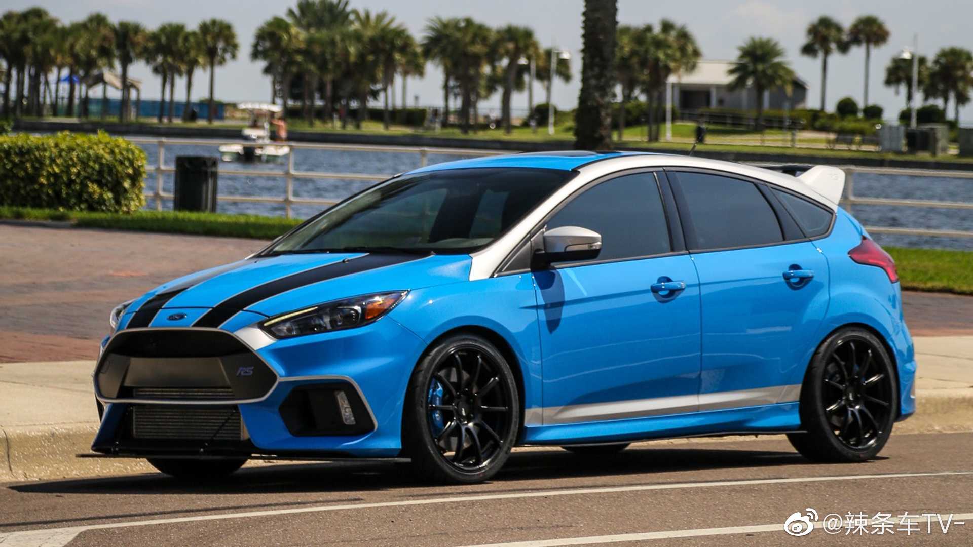 好看的汽车图片：450马力 福特福克斯 RS小钢炮