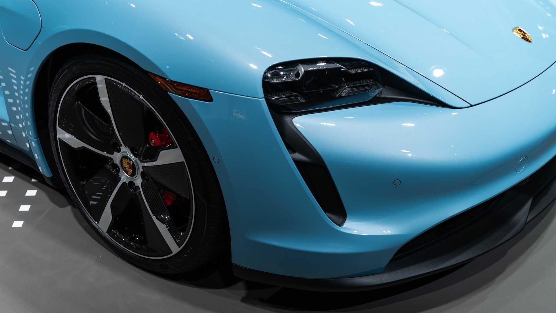 保时捷taycan4s冷冻蓝色金属漆话说广州车展的是什么颜色