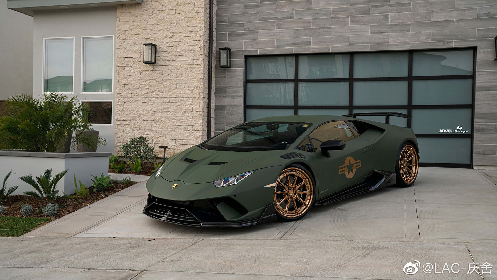 哑光军绿Lamborghini Huracan Performante，这个配色挺舒服！