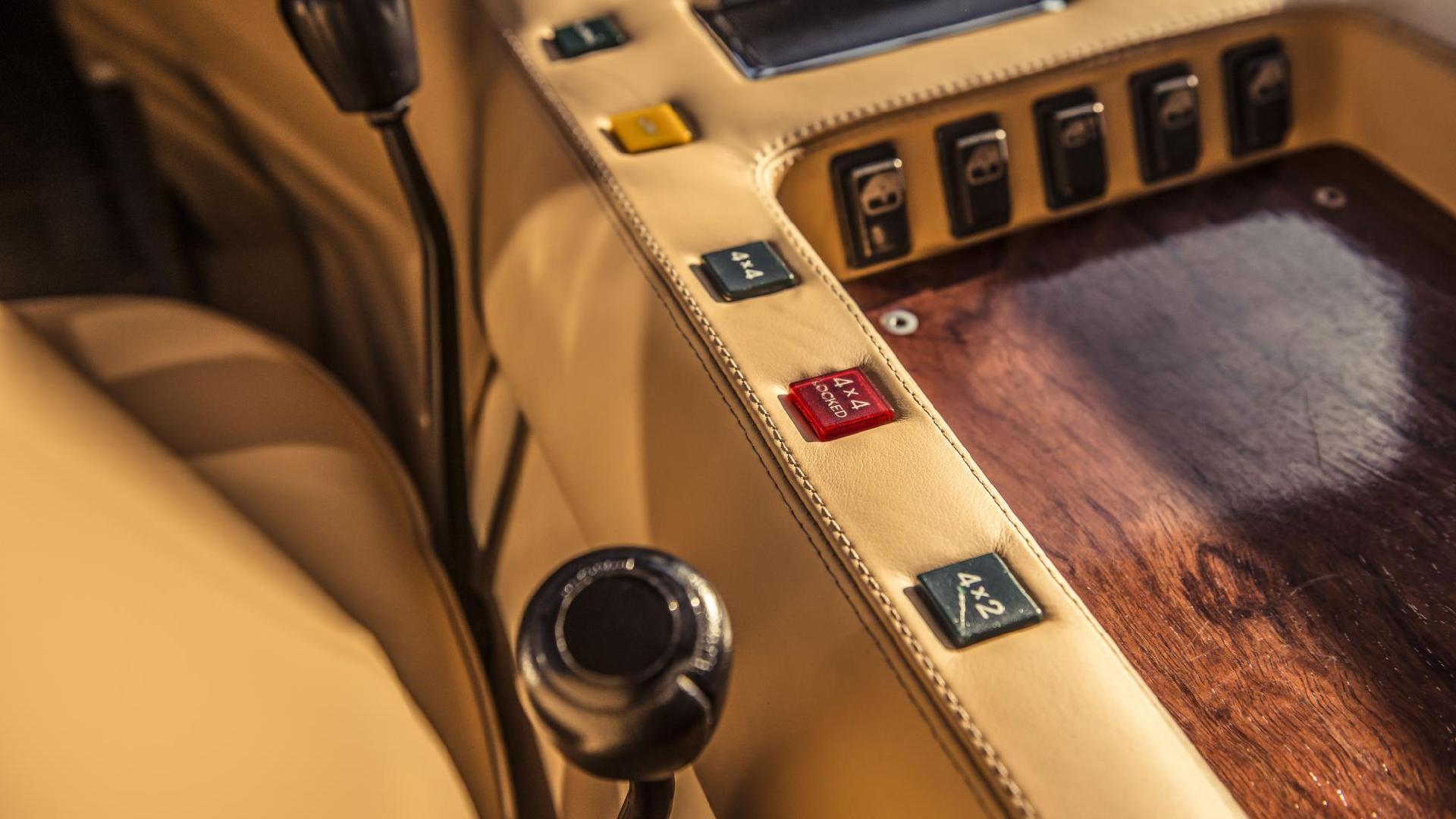 Lamborghini LM002 这头牛很硬！