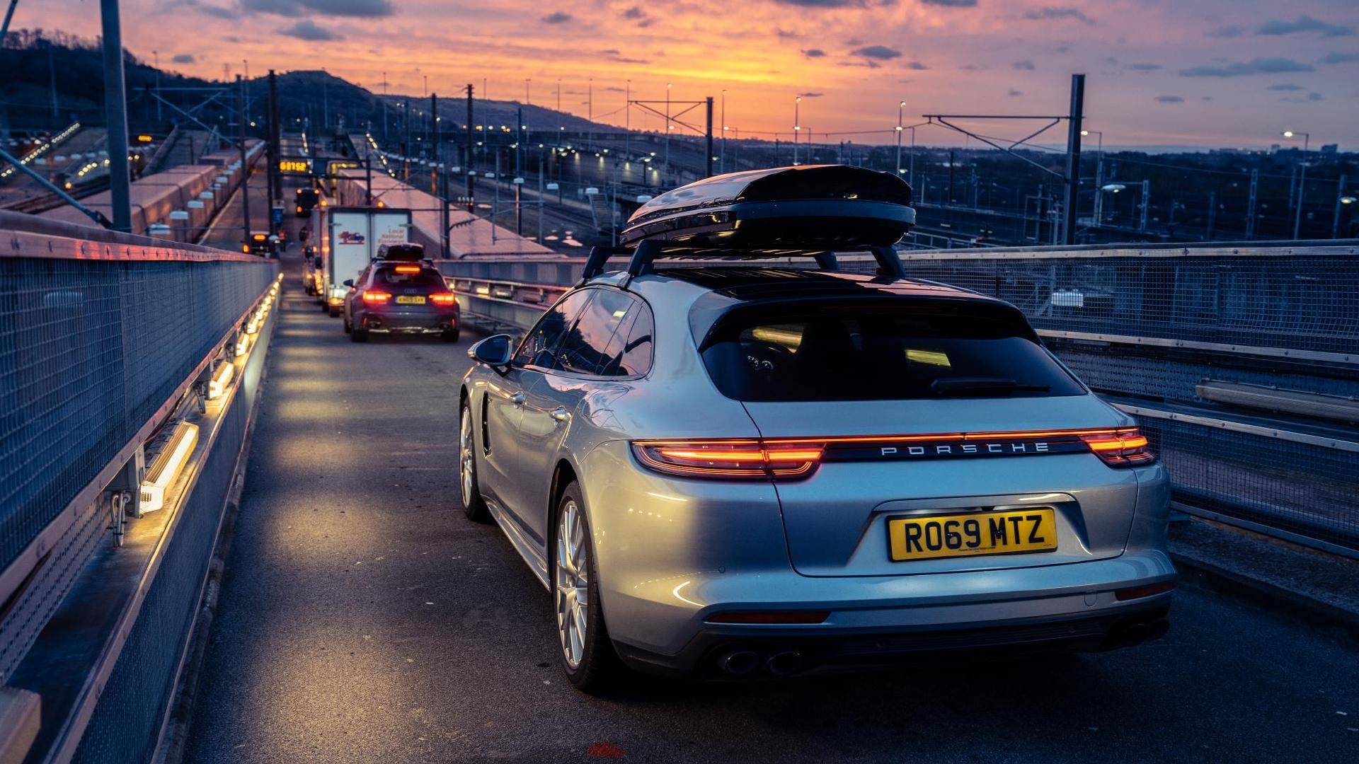 奥迪rs6战意十足的配色