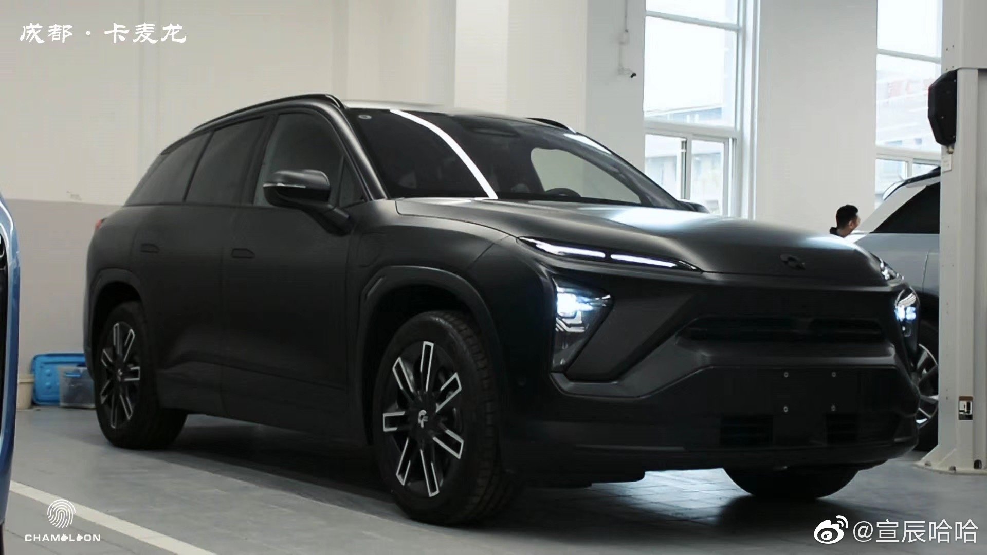 黑武士蔚来es6chameleon车身定制