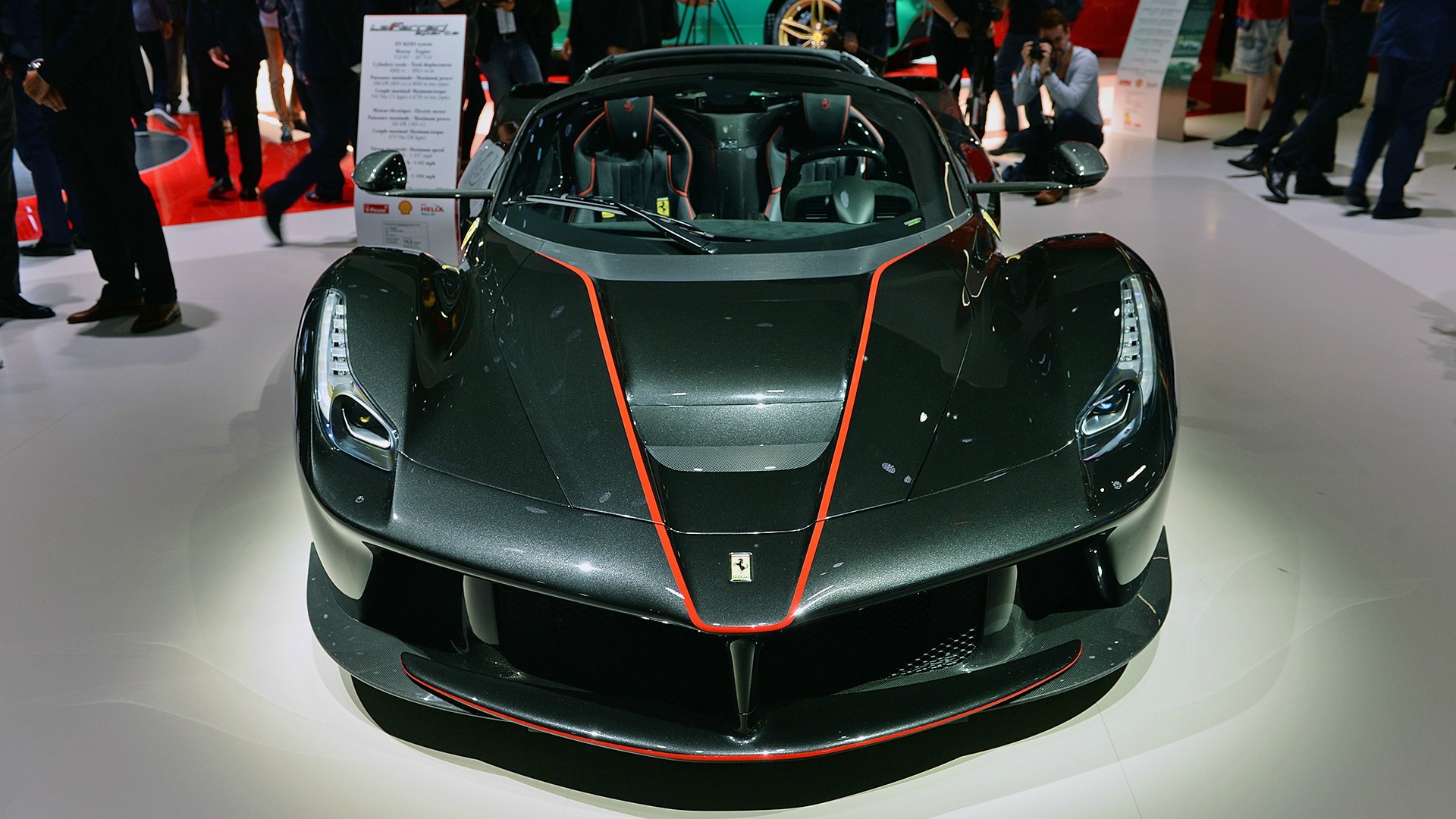 法拉利LaFerrari Aperta，一匹黑色敞篷辣马