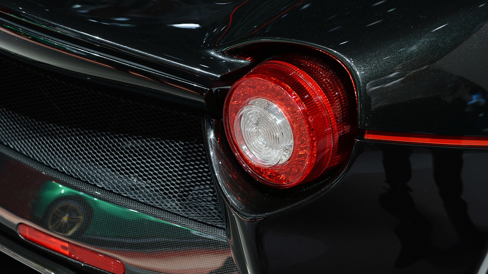 法拉利LaFerrari Aperta，一匹黑色敞篷辣马