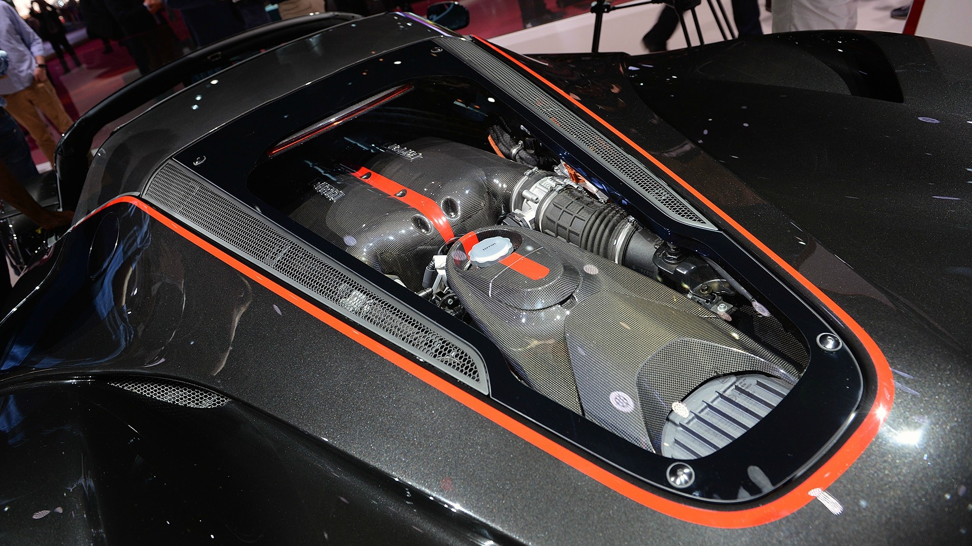 法拉利LaFerrari Aperta，一匹黑色敞篷辣马