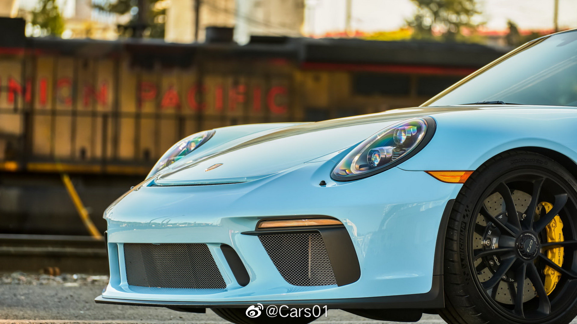 高清汽车美图：“海湾蓝” 保时捷911 GT3
