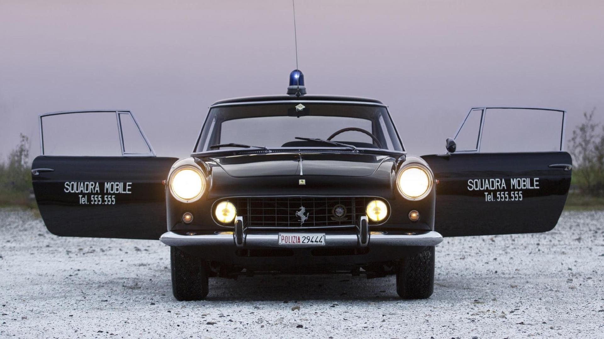 上世纪六十年代服役于意大利警察的 法拉利250 GTE警车。