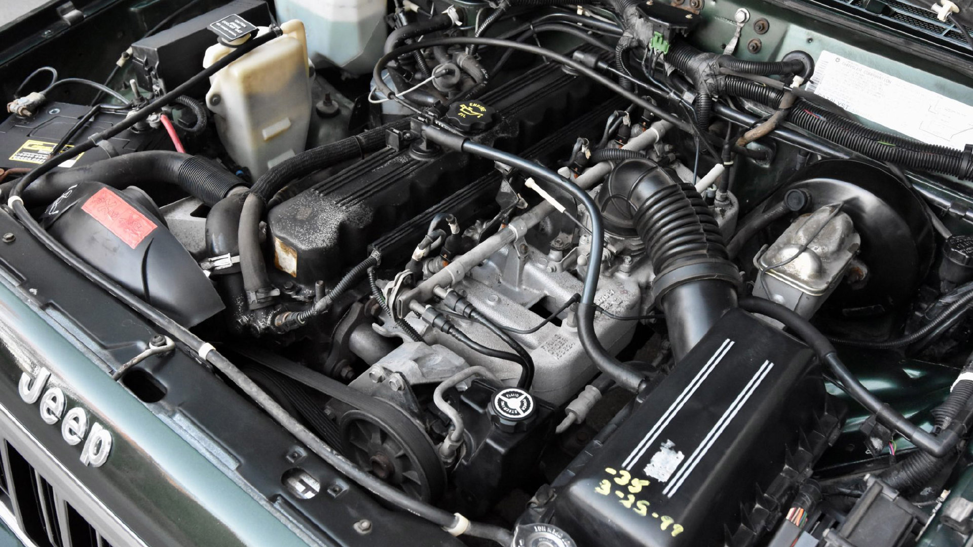 两门，5速手动，2英寸升高，30英寸AT胎，Jeep 切诺基。