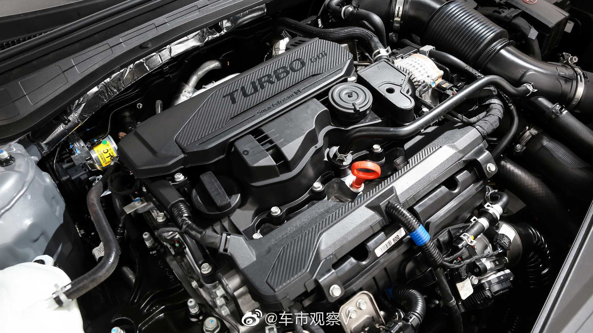 2021起亚K5，日间行车灯采用曲线设计，后浪有点小“嚣张”。