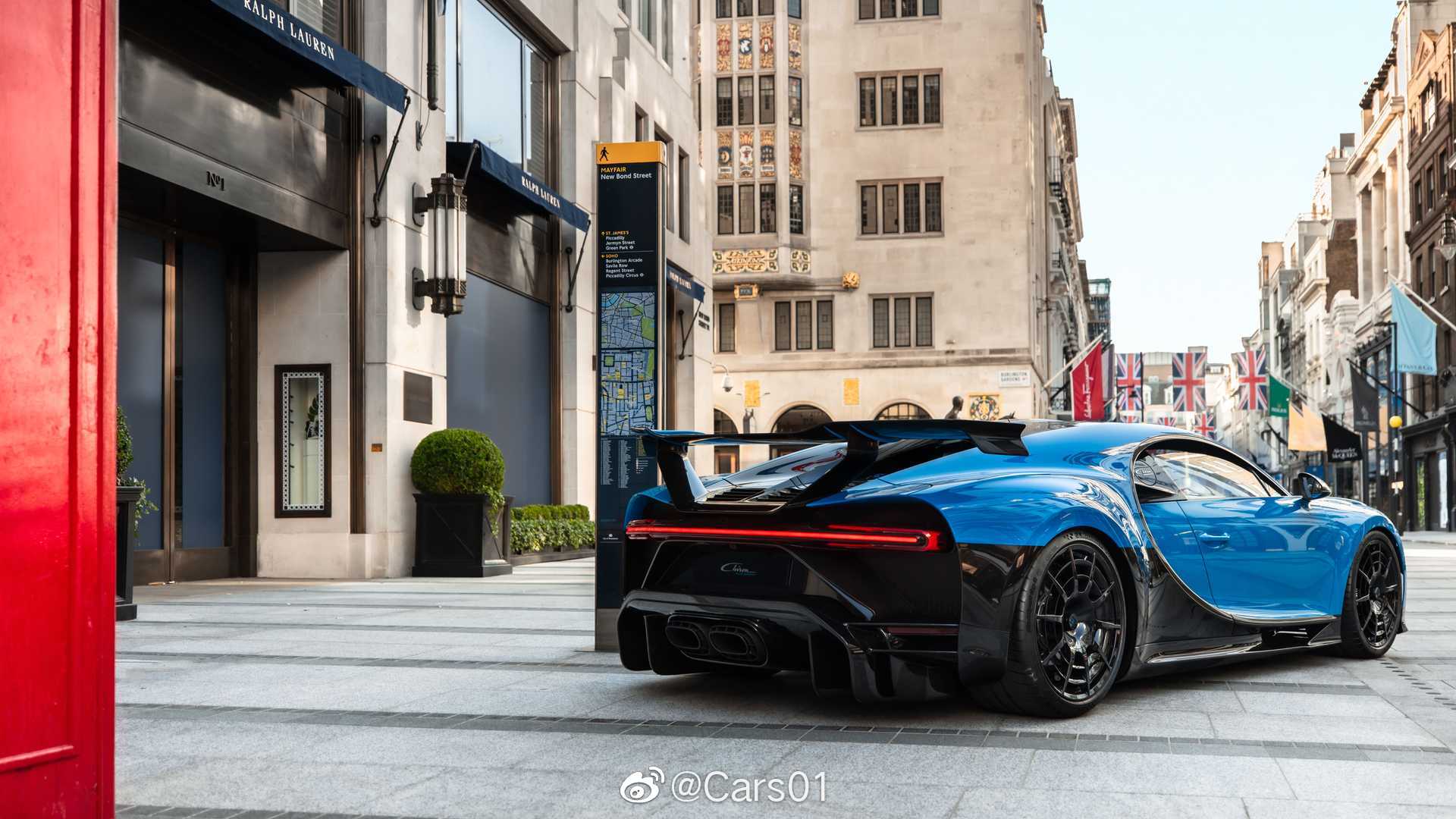 布加迪Chiron Pur Sport在英国伦敦展厅展出！