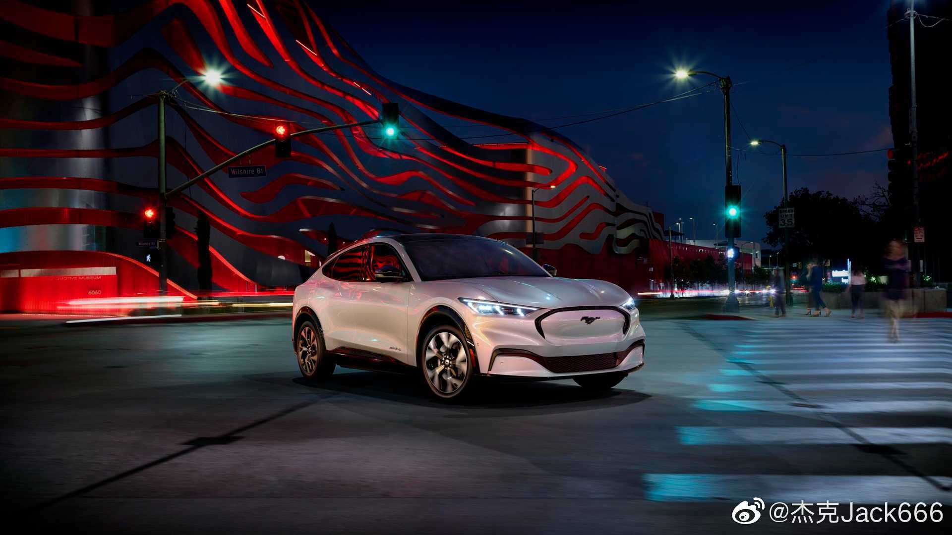 福特纯电动 Mustang Mach-E外型确实好看，如果价格适中的话...