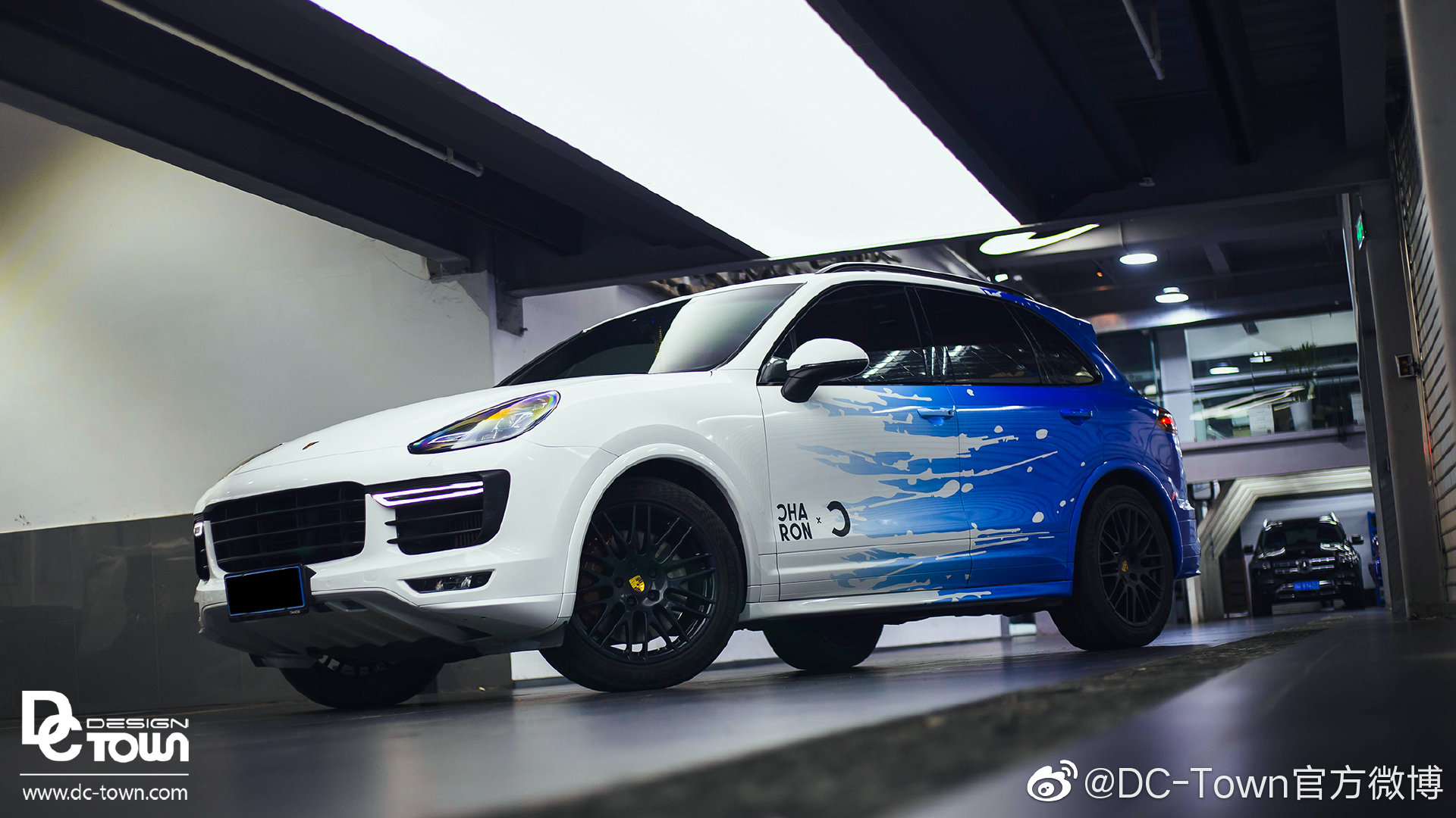 DC出品： 保时捷卡宴 整车蓝白泼墨彩绘