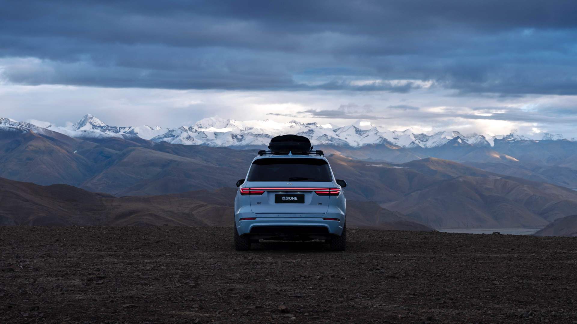 最近理想one的事情有点多好在还有颜值撑门面