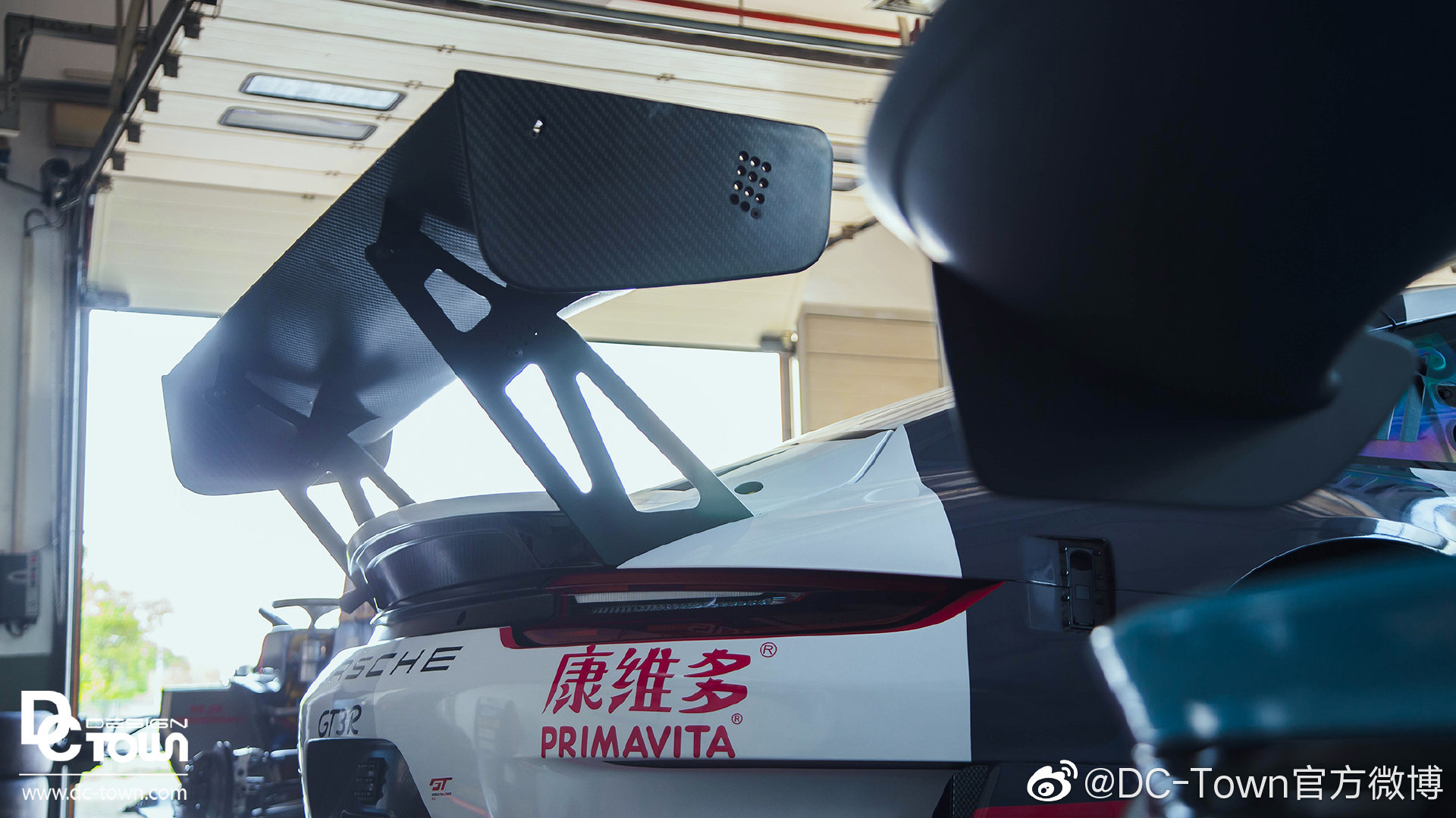 DC出品： 保时捷GT3R 整车改色拉花