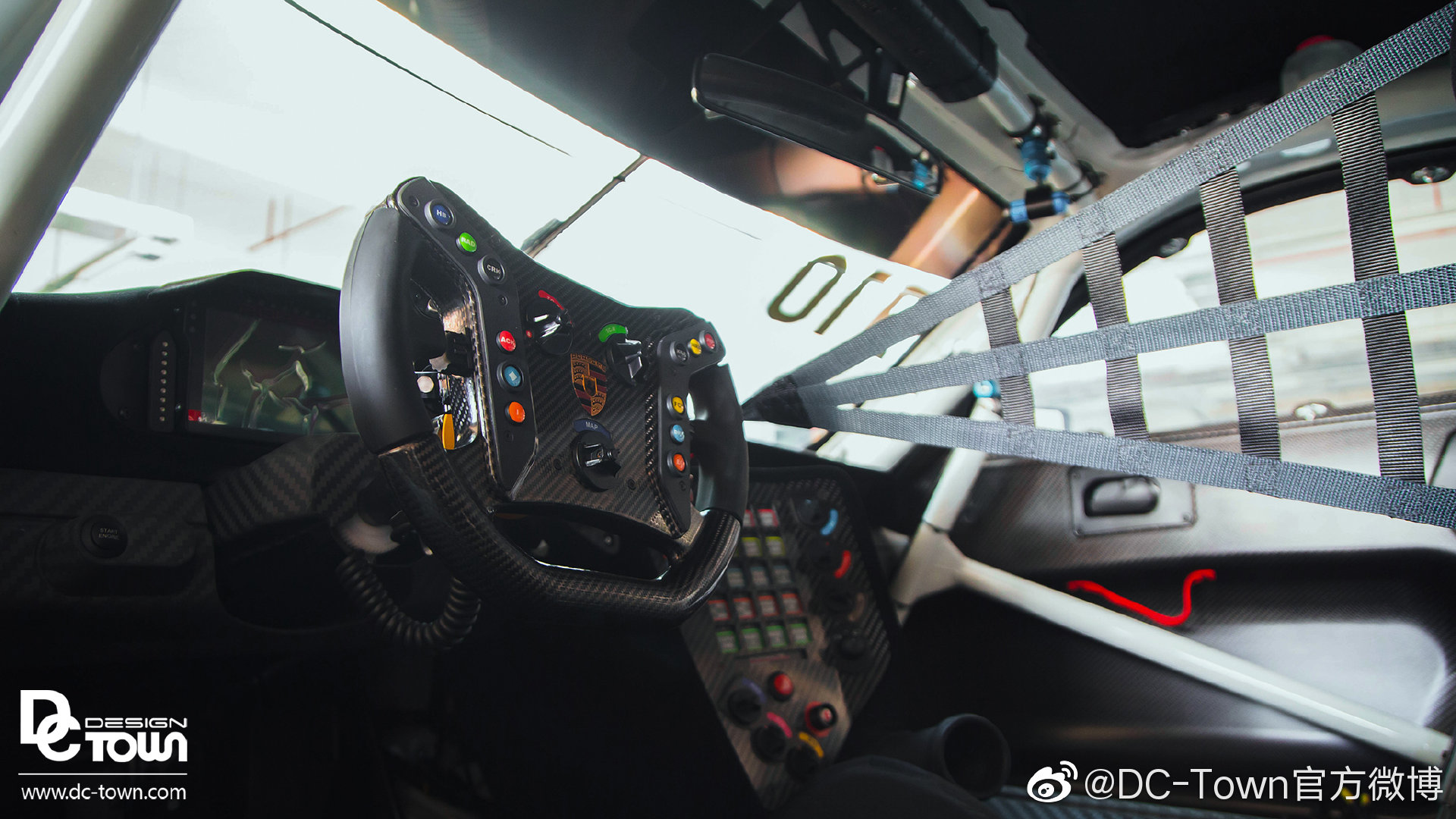 DC出品： 保时捷GT3R 整车改色拉花