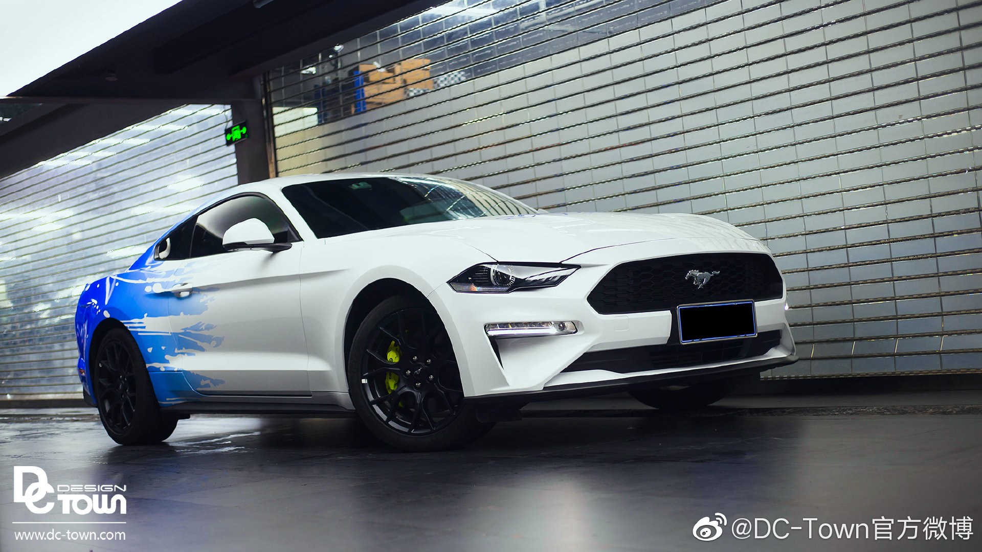 DC出品： 福特野马 整车蓝白泼墨彩绘