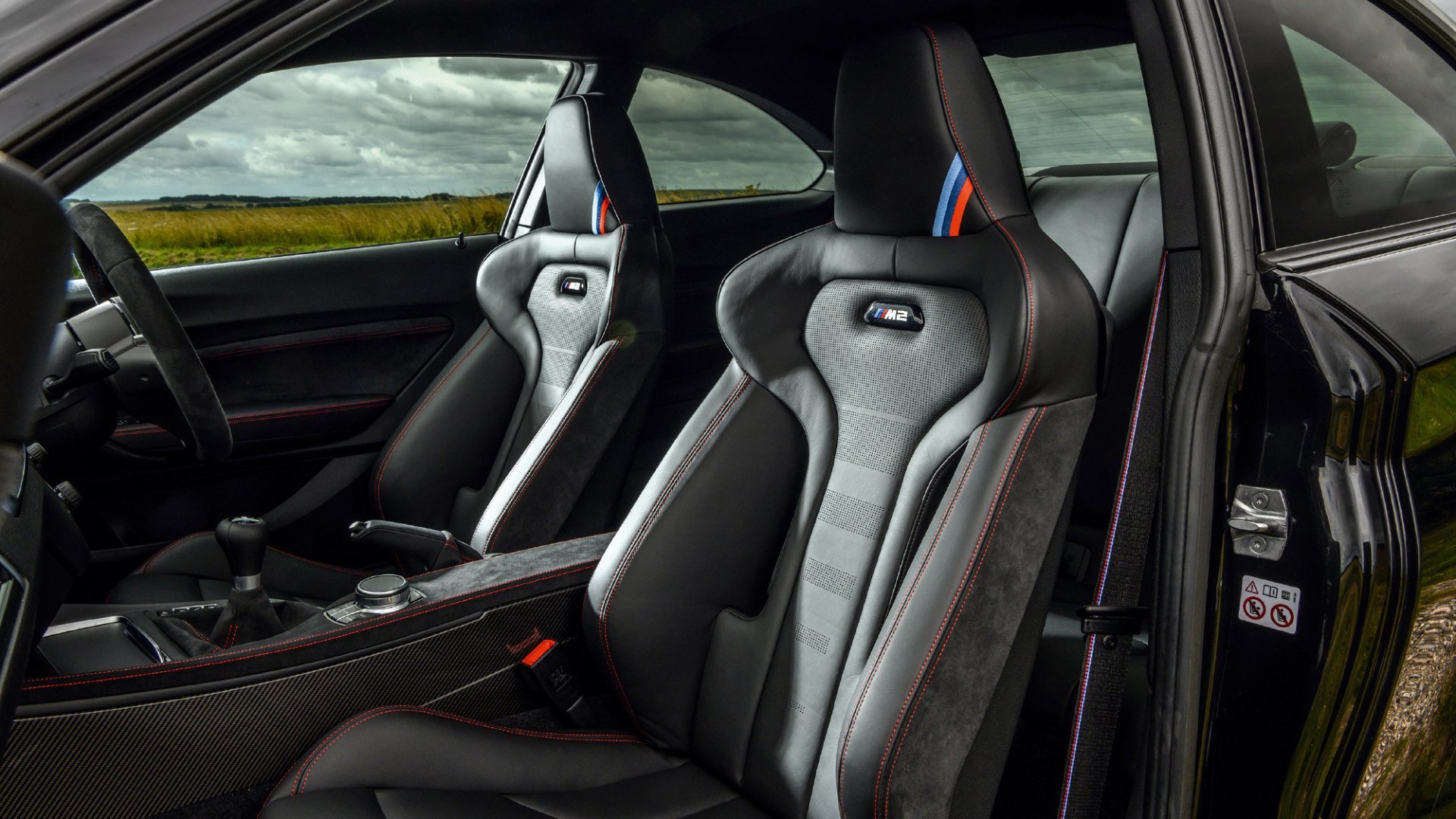 选择题： Porsche 718 Cayman GT4 & BMW M2 CS 你会怎么选？