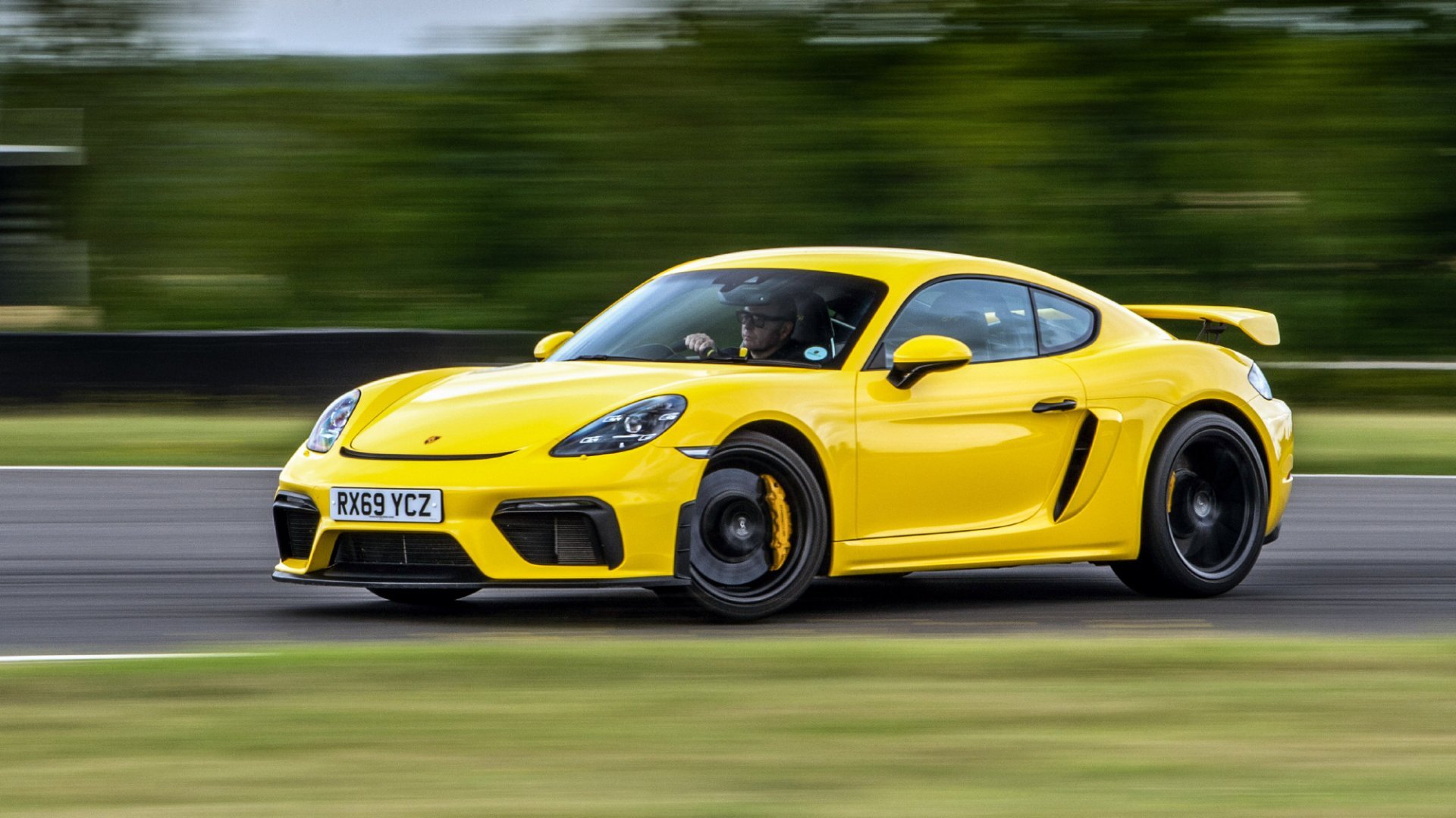 选择题： Porsche 718 Cayman GT4 & BMW M2 CS 你会怎么选？