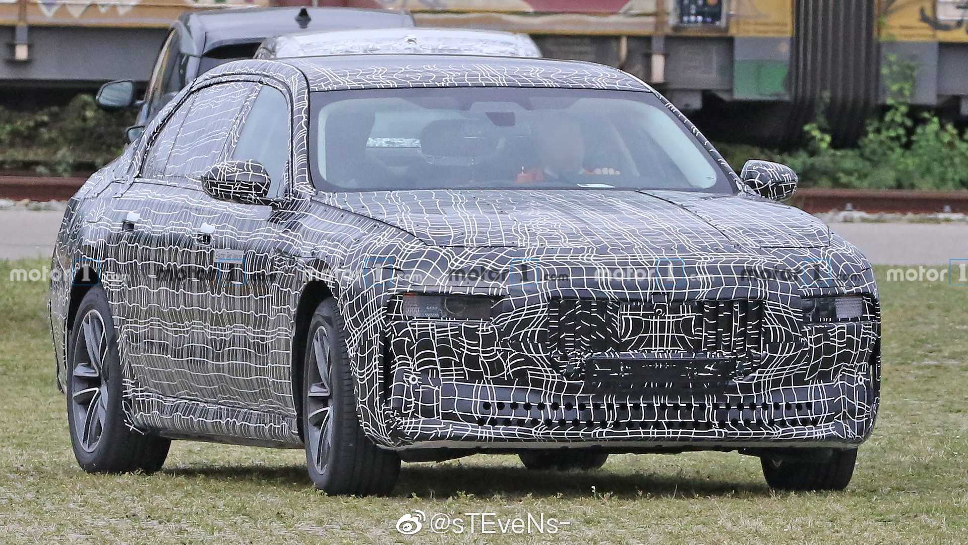 高清汽车美图：下一代BMW 7系原型测试车曝光