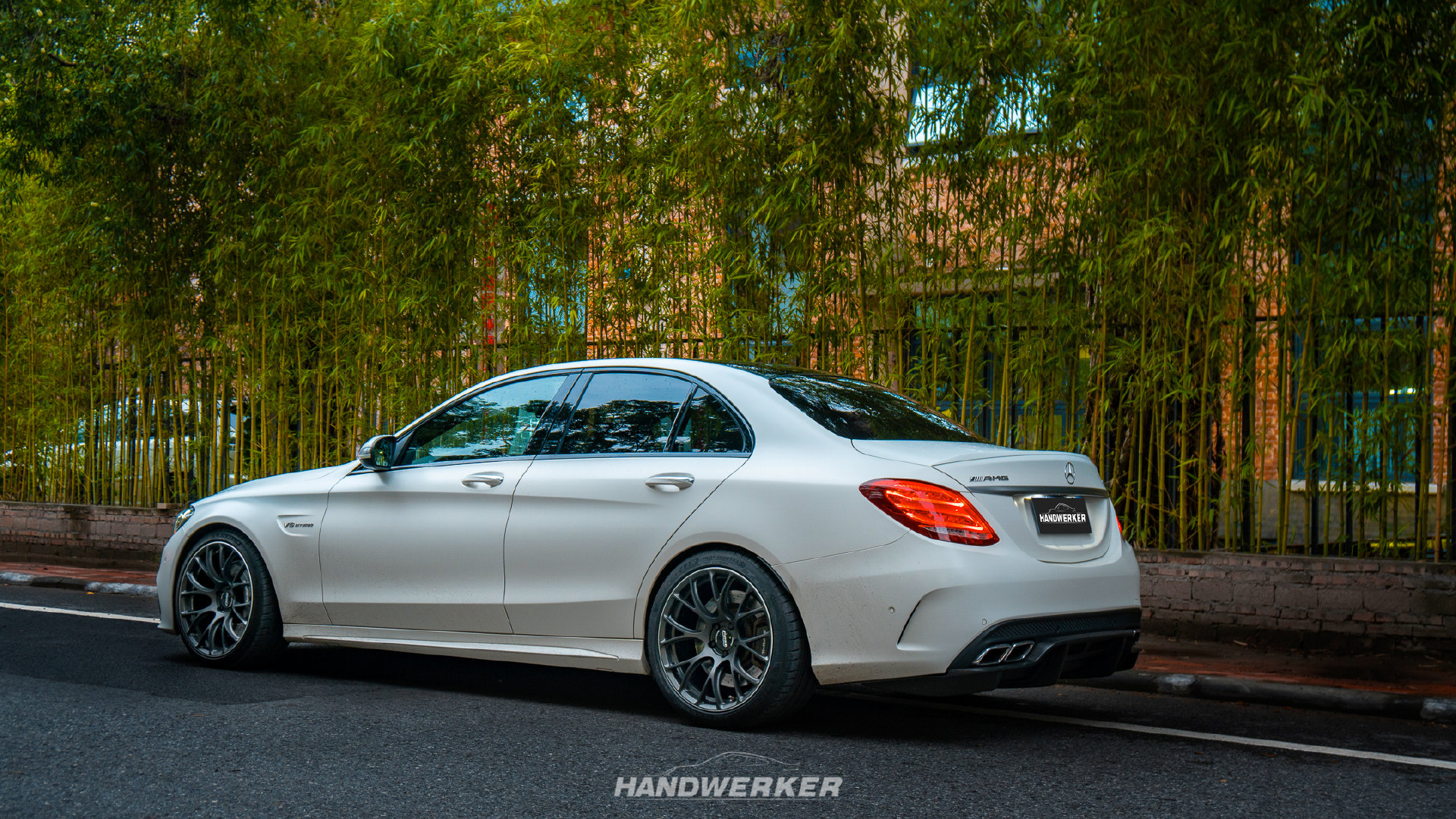 这是我们想要的梅赛德斯奔驰AMG C63 白色系列！