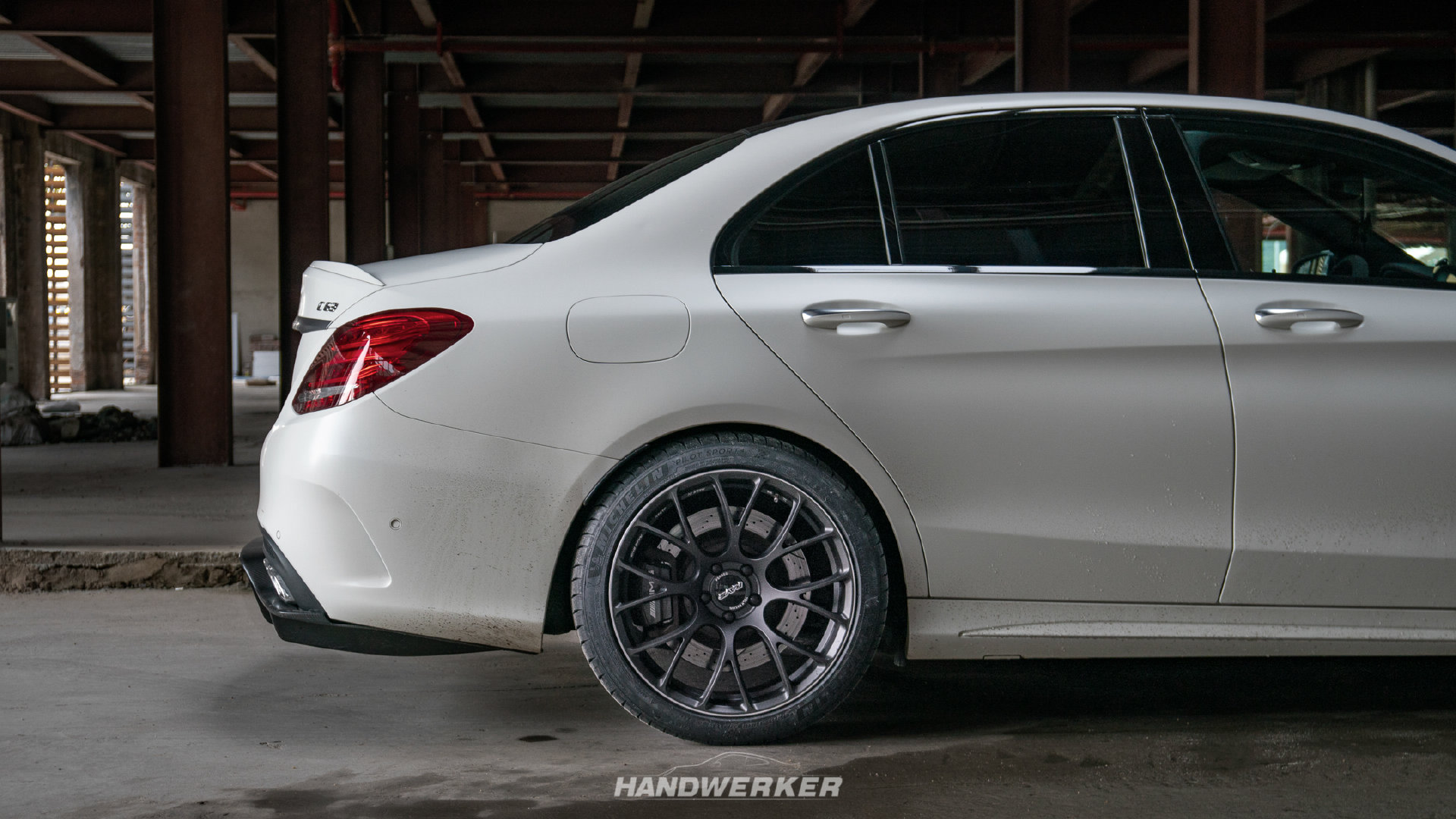 这是我们想要的梅赛德斯奔驰AMG C63 白色系列！