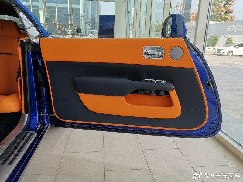 劳斯莱斯 曜影 萨拉曼卡蓝/柑橘色