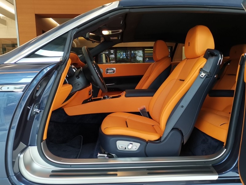 劳斯莱斯 曜影 伊瓜苏瀑布蓝/柑橘色