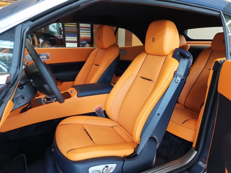 劳斯莱斯 曜影 伊瓜苏瀑布蓝/柑橘色