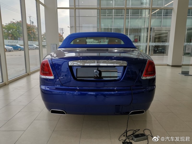 劳斯莱斯 曜影 萨拉曼卡蓝/柑橘色