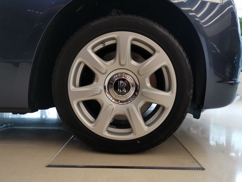 劳斯莱斯 曜影 伊瓜苏瀑布蓝/柑橘色