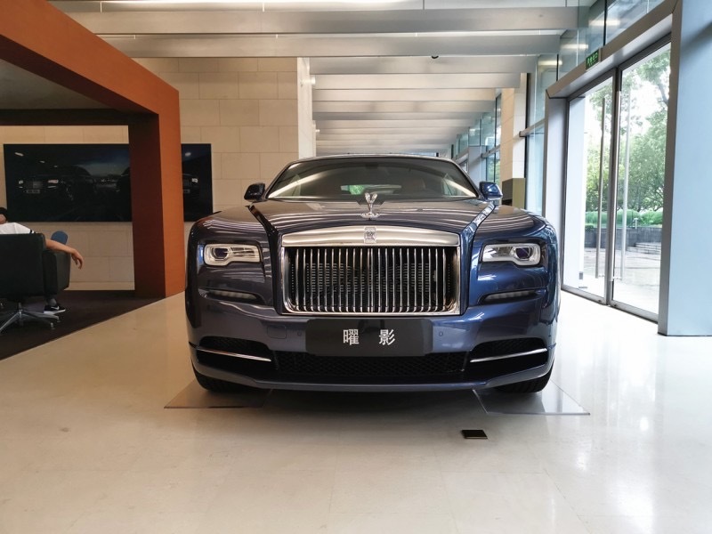 劳斯莱斯 曜影 伊瓜苏瀑布蓝/柑橘色