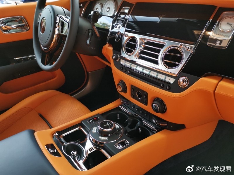 劳斯莱斯 曜影 萨拉曼卡蓝/柑橘色