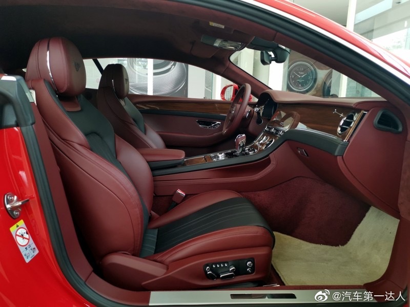 宾利欧陆 GT W12 圣詹姆斯红/黑红