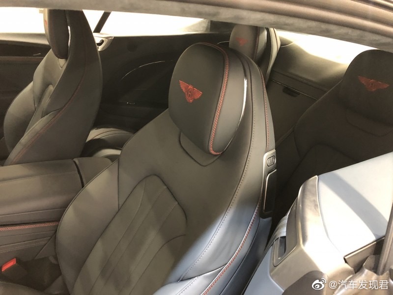 好看的汽车图片：宾利欧陆 GT W12 殿堂银/蓝内