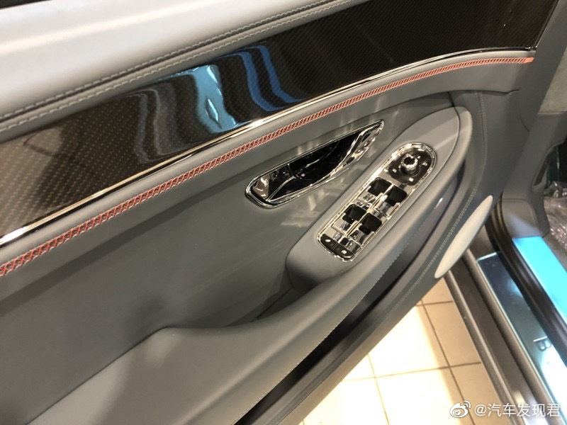 好看的汽车图片：宾利欧陆 GT W12 殿堂银/蓝内