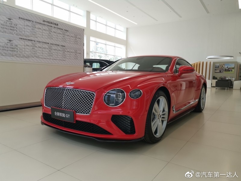 宾利欧陆gtw12圣詹姆斯红黑红