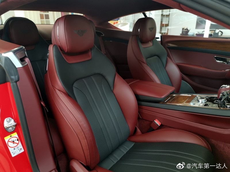 宾利欧陆 GT W12 圣詹姆斯红/黑红