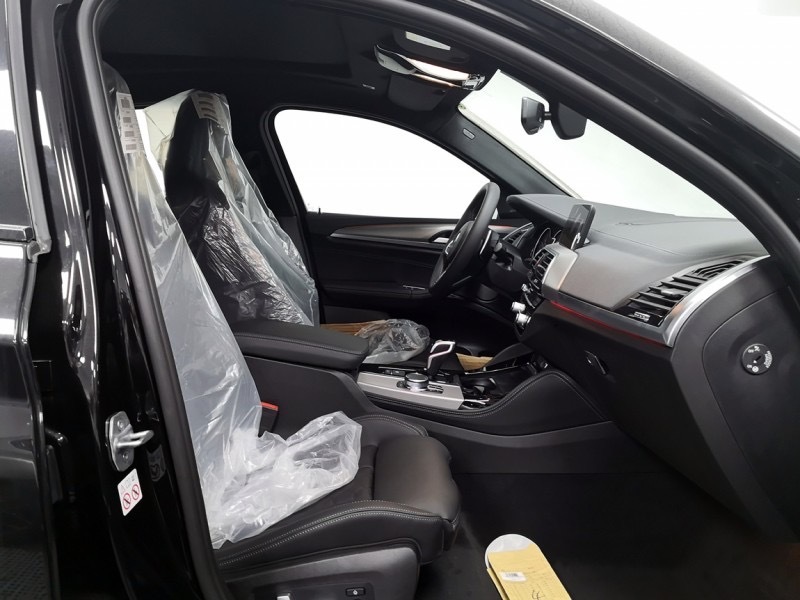 汽车美图：宝马 X4M 标准版 宝石青/黑内